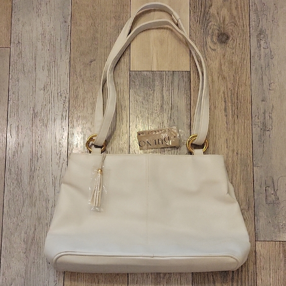 Bueno Handbags - Bueno Vintage Classic White Shoulder Bag - NWT